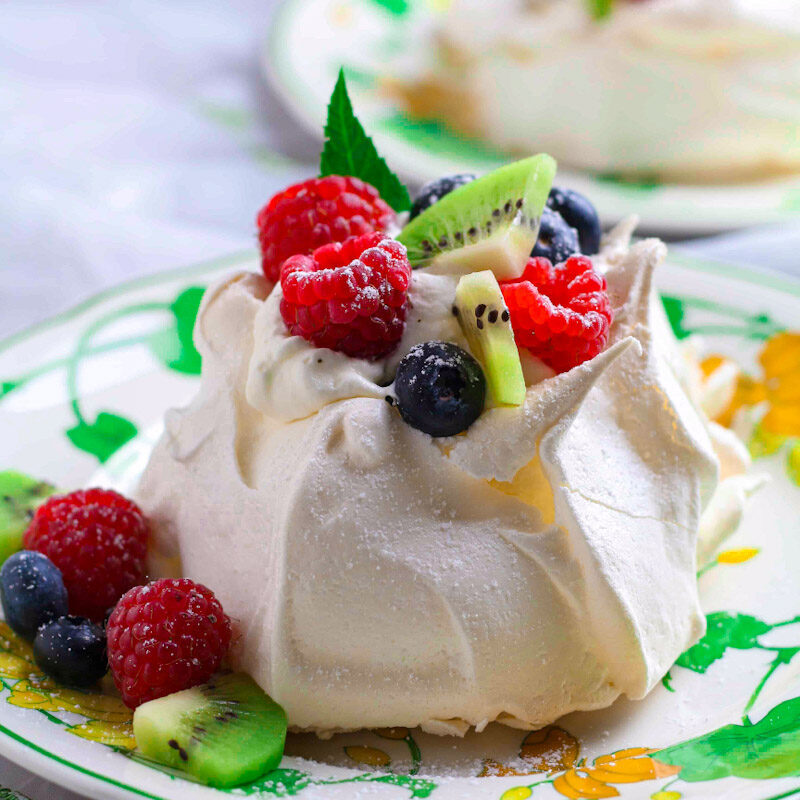 How To Make Easy Mini Berry Pavlovas Days Of Jay