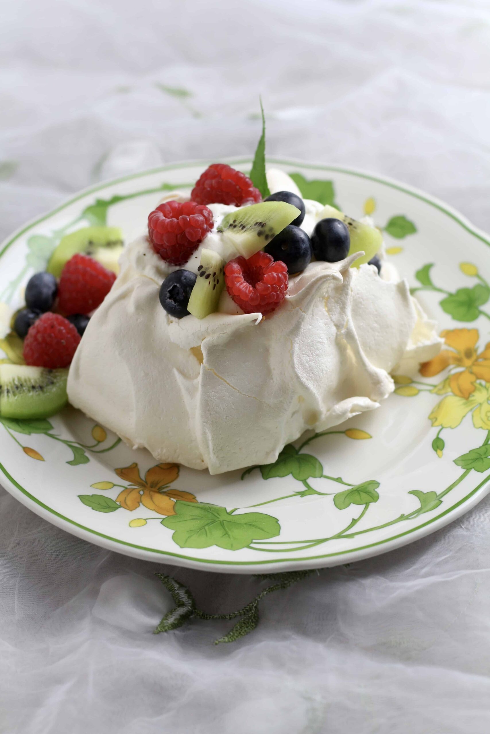 Easy Mini Berry Pavlova Easy Mini Berry Pavlova