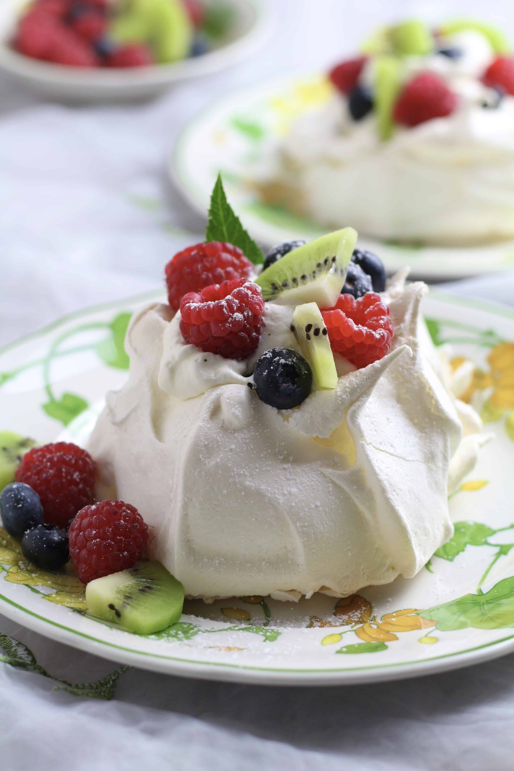 Easy Mini Berry Pavlova Easy Mini Berry Pavlova