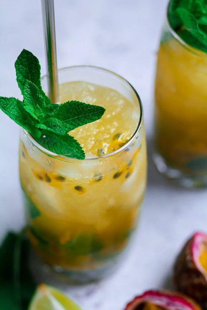 Passion fruit mojitos