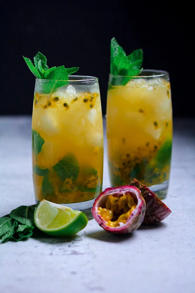 Passion fruit mojitos