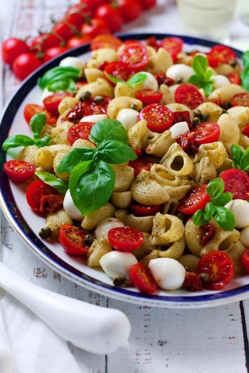 Italian Caprese Pasta Salad