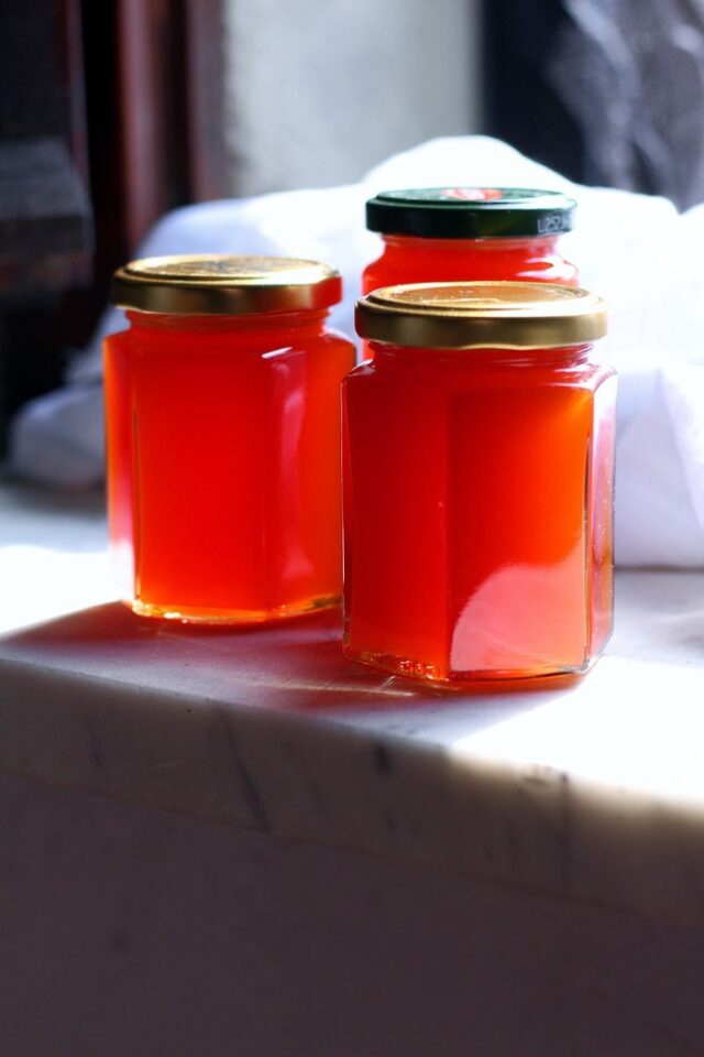 How to Make Rosehip and Apple Jelly (without added Pectin)