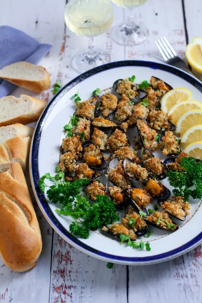 Garlic Butter Mussels au Gratin
