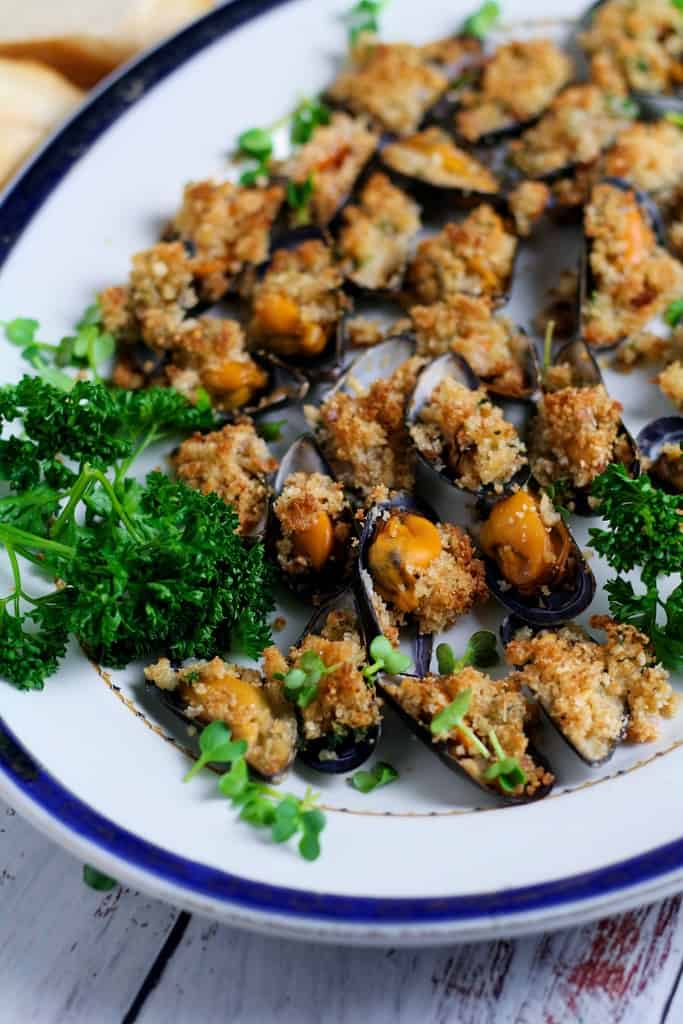 Garlic butter mussels au gratin