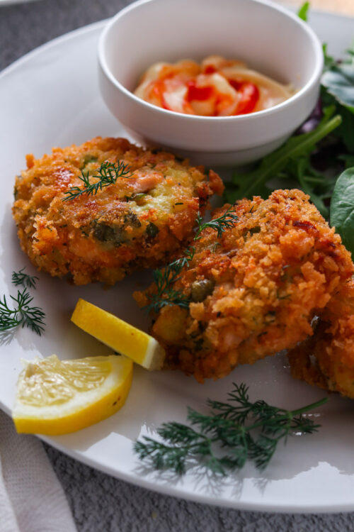 Easy Salmon Cakes (with fresh salmon!) - Days of Jay