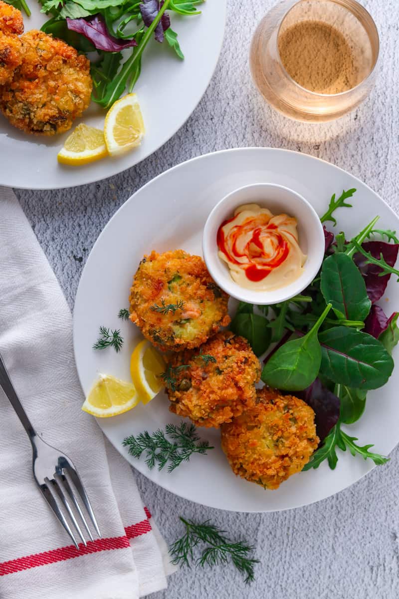 Easy Salmon Cakes (with fresh salmon!) - Days of Jay