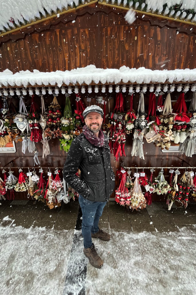 Jay in the snow at the Munich Christmas markets.