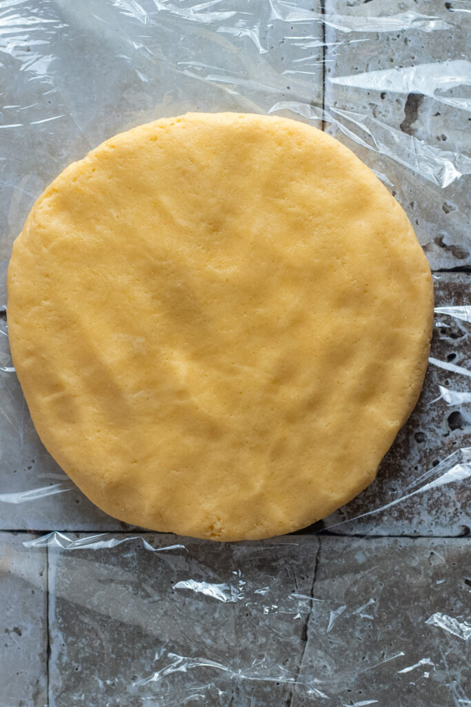 A disc of shortcrust pastry.